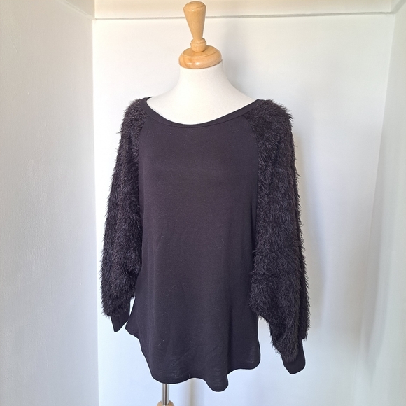 7th Ray | Black bat wing fuzzy arms women's crew neck sweater - Picture 1 of 9